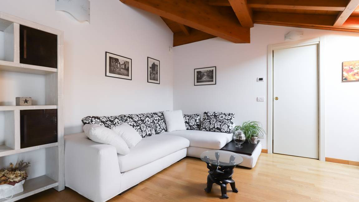 Villasanta Apartment | 120 m² Apartment ∙ 2 bedrooms ∙ 4 guests