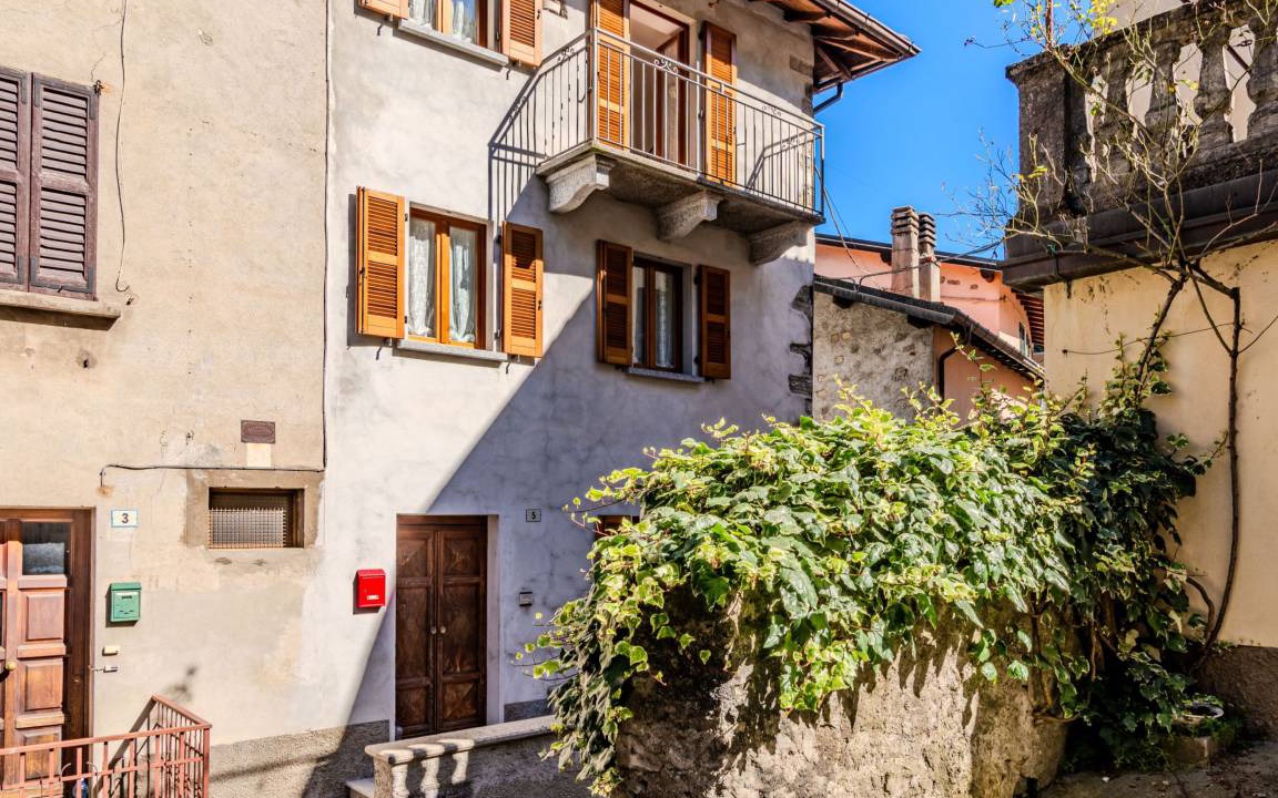 Claino Con Osteno House | 130 m² House ∙ 1 bedroom ∙ 5 guests