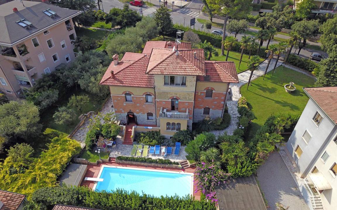 Desenzano del Garda Villa | 220 m² Villa ∙ 5 bedrooms ∙ 8 guests