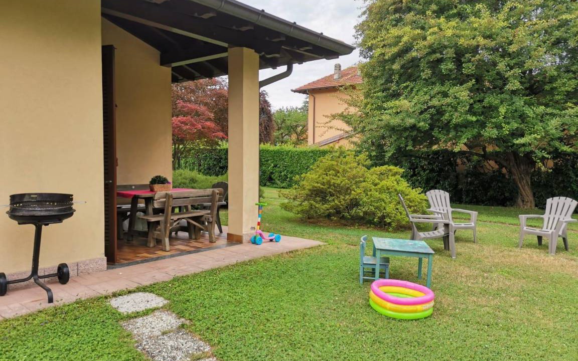 Travedona-Monate House | 250 m² House ∙ 4 bedrooms ∙ 8 guests