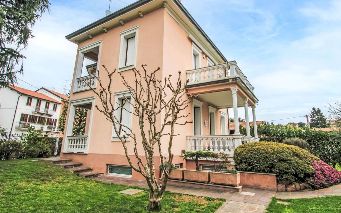 Castronno Villa | 250 m² Villa ∙ 1 bedroom ∙ 10 guests