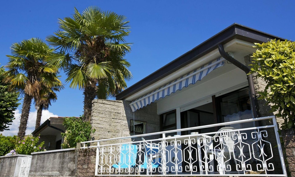 Germignaga House | 3-room terraced house with terrace in all-day sunny location right on the beach
