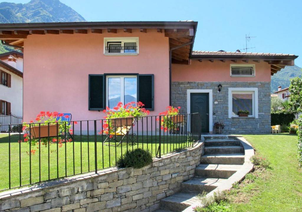 Colico Piano Apartment | 300 m² Apartment ∙ 4 bedrooms ∙ 10 guests