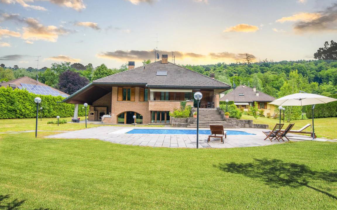 Corgeno Villa | 300 m² Villa ∙ 3 bedrooms ∙ 8 guests