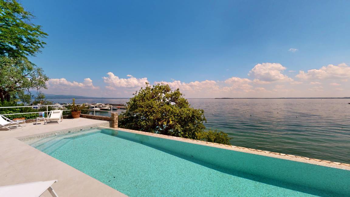 Manerba del Garda Villa | 350 m² Villa ∙ 4 bedrooms ∙ 8 guests