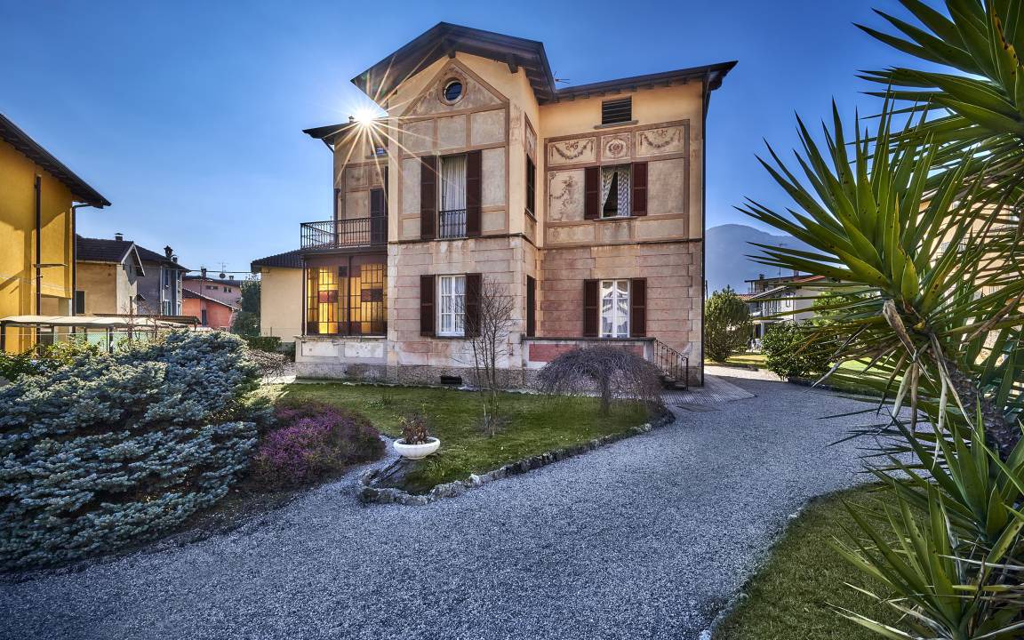 Mandello del Lario Villa | 450 m² Villa ∙ 5 bedrooms ∙ 8 guests