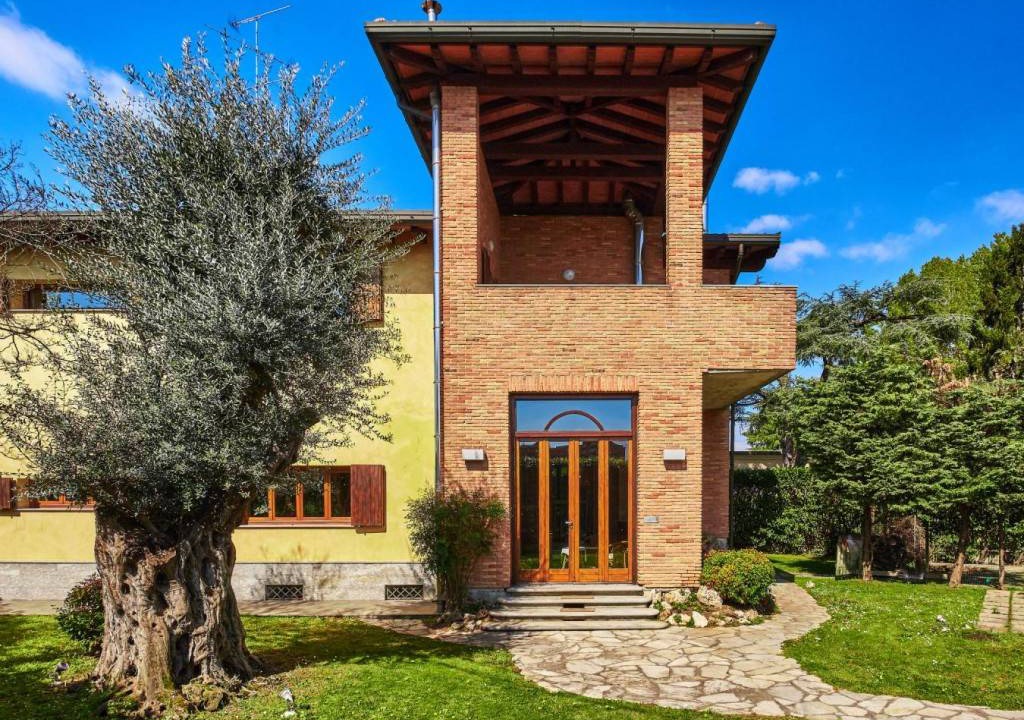 Corsico House | 500 m² House ∙ 4 bedrooms ∙ 8 guests