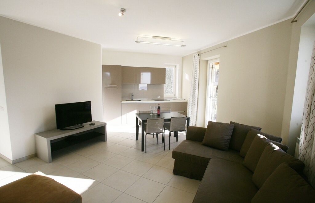 Aer Apartment | 6 bed apartment - lake view, sauna, swimming pool