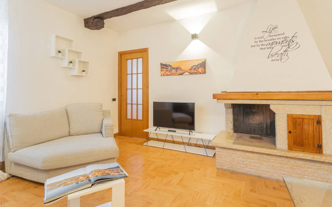 Como City Centre Apartment | 60 m² Apartment ∙ 1 bedroom ∙ 4 guests