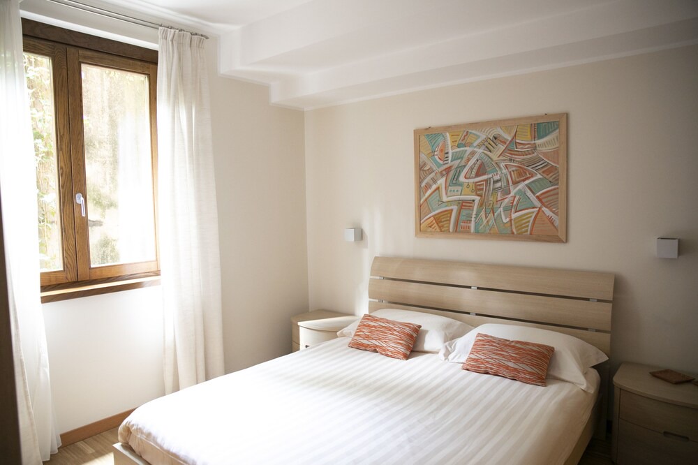 Riva di Solto Hotel | Ai Ronchi B&B