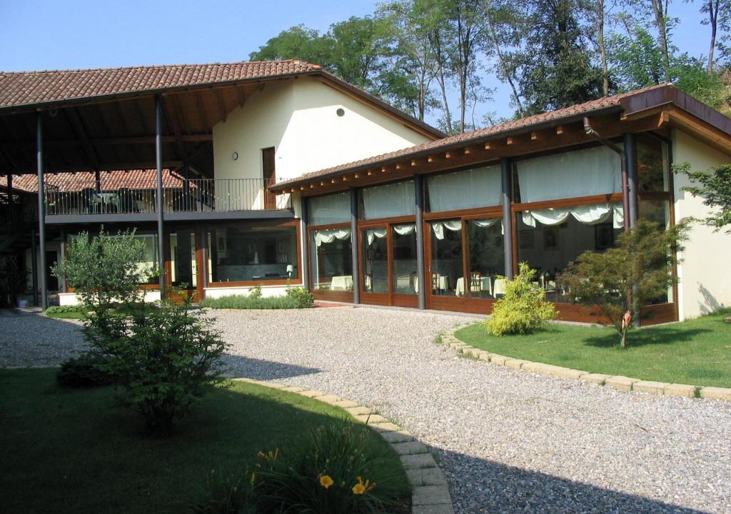 Sannazzaro deʼ Burgondi Hotel | Albergo Giardino