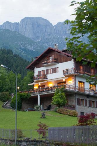 Castione della Presolana Hotel | Albergo Ristorante Scanapà