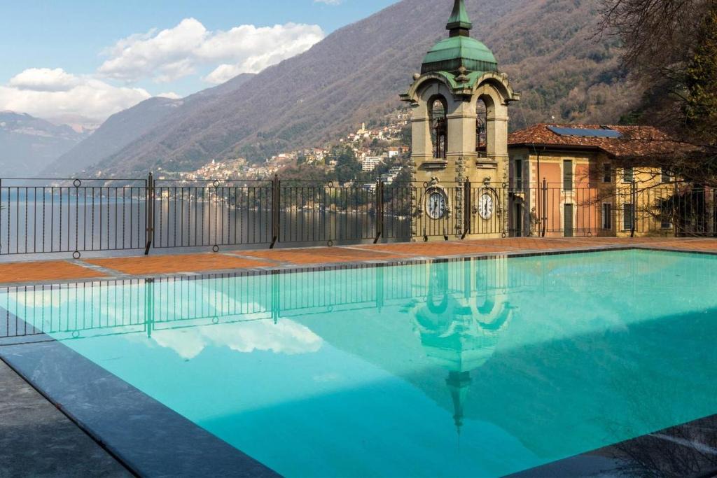 Riva Apartment | ALTIDO Amazing View Apt for 6 with Communal Pool