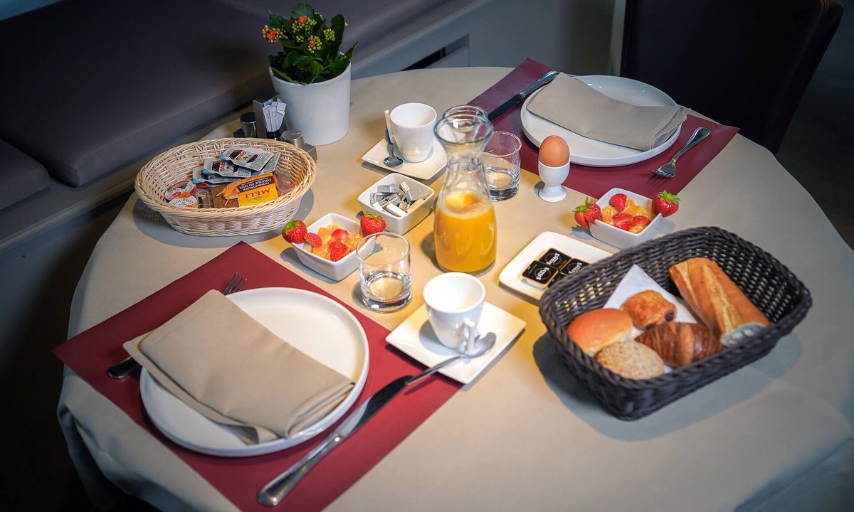 Sint-Eloois-Vijve Hotel | Anna's Place