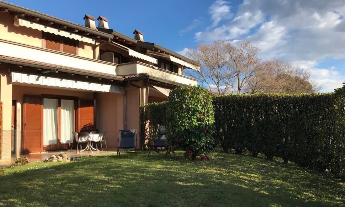 Besozzo Apartment | Apartment 10 minutes walk from the beach