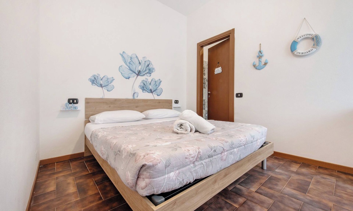 Alzate Brianza Apartment | Apartment 'Blu' with Shared Terrace and Wi-Fi