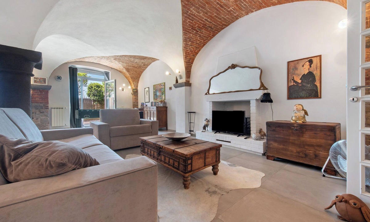 Bergamo Apartment | Apartment 'Casa Ipogea Elegant' with Private Garden and Wi-Fi