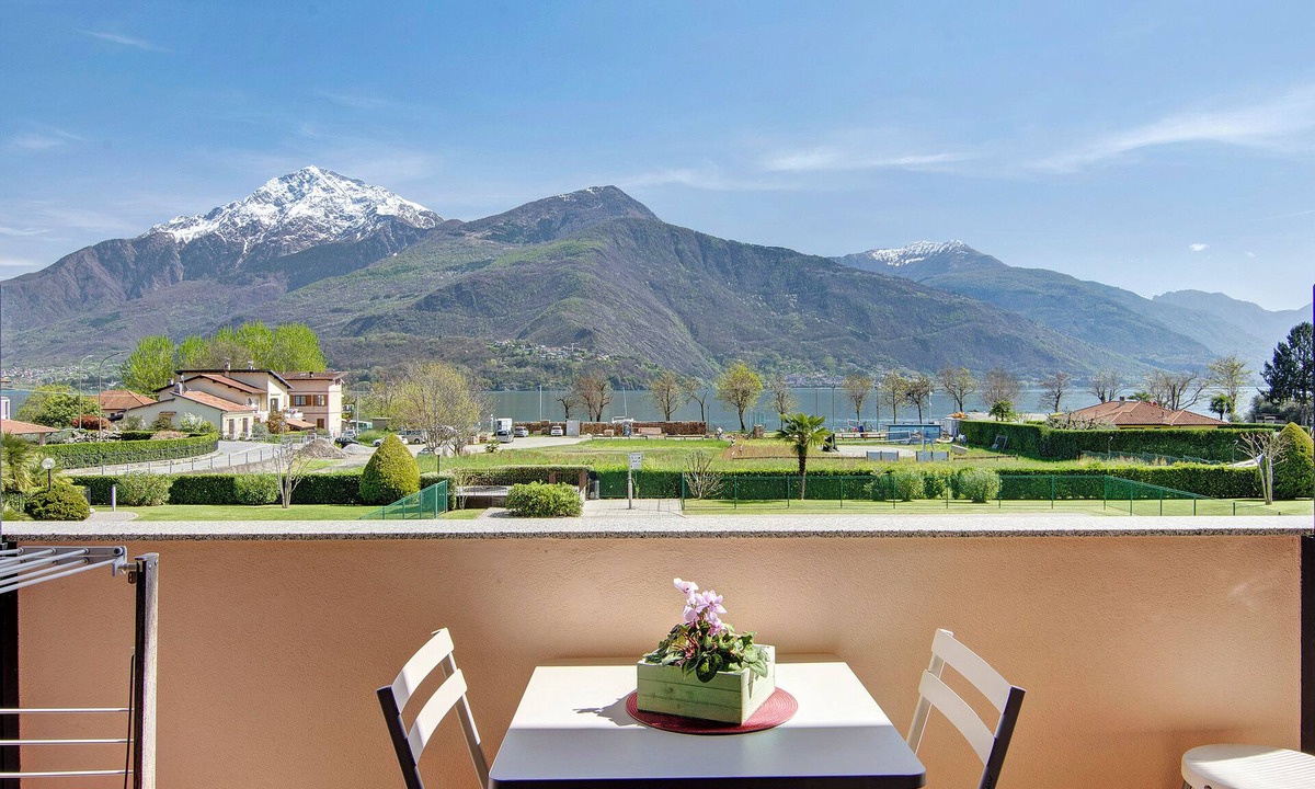 Dongo Apartment | Apartment 'Casa Vacanze Vigna Del Lago' with Lake View, Shared Pool and Wi-Fi