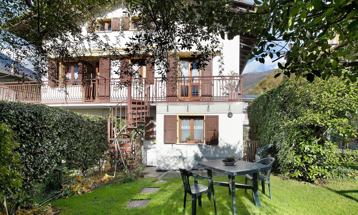 Tovo di Sant'Agata Apartment | Apartment 'Dolce Letizia' with Mountain View, Private Garden & Wi-Fi
