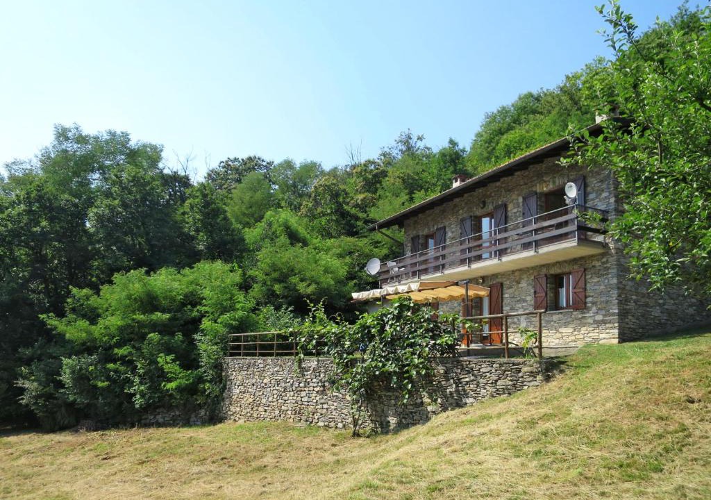 Colmegna Apartment | Apartment Fiorella - LUI600 by Interhome