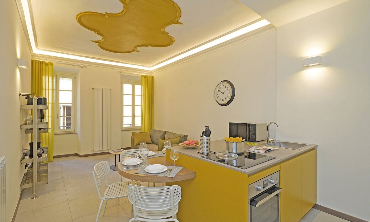 Gargnano Apartment | Apartment 'Gemhouse Ambra Garda Lake' 50 m from the lake, wi-fi and air conditioning