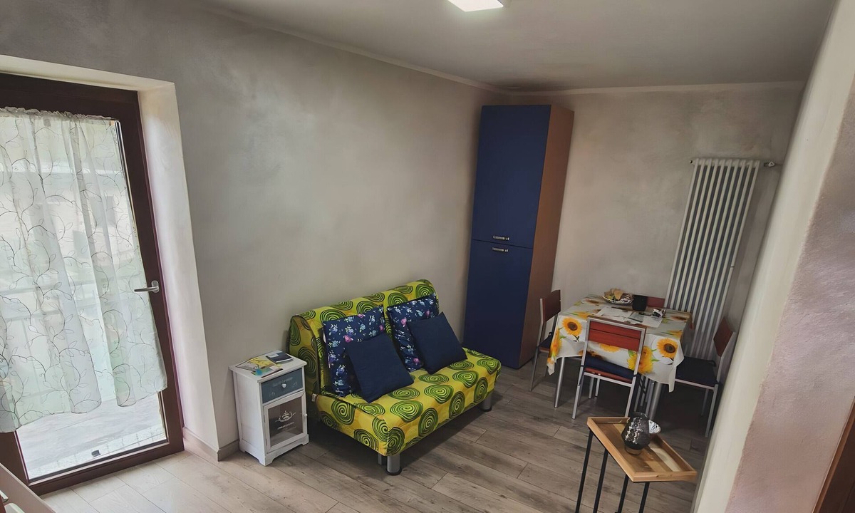 Cino Apartment | Apartment 'Girasole' with Mountain View, Private Garden and Wi-Fi