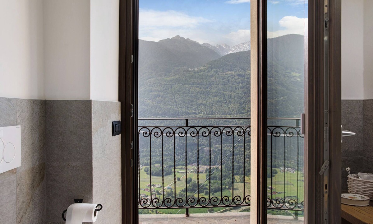 Somasassa Apartment | Apartment 'Il Posto Al Sole Caronella' with Mountain View, Shared Garden and Wi-Fi