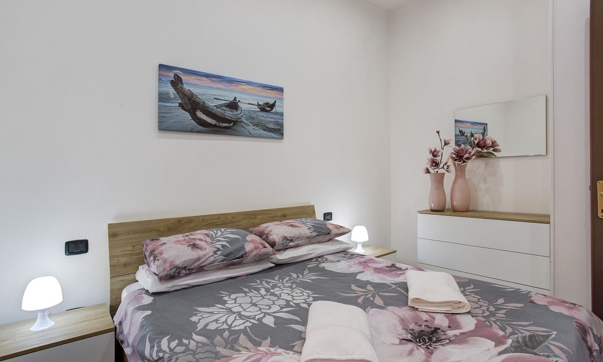 Pusiano Apartment | Apartment "La Corte sul Lago" with Lake View & Terrace