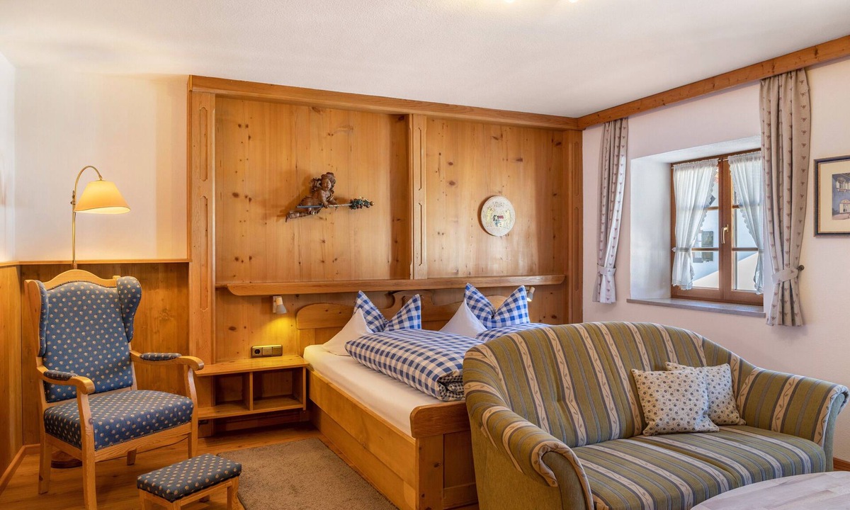 Mittenwald Apartment | Apartment 'Museumsblick' with Mountain View and Wi-Fi