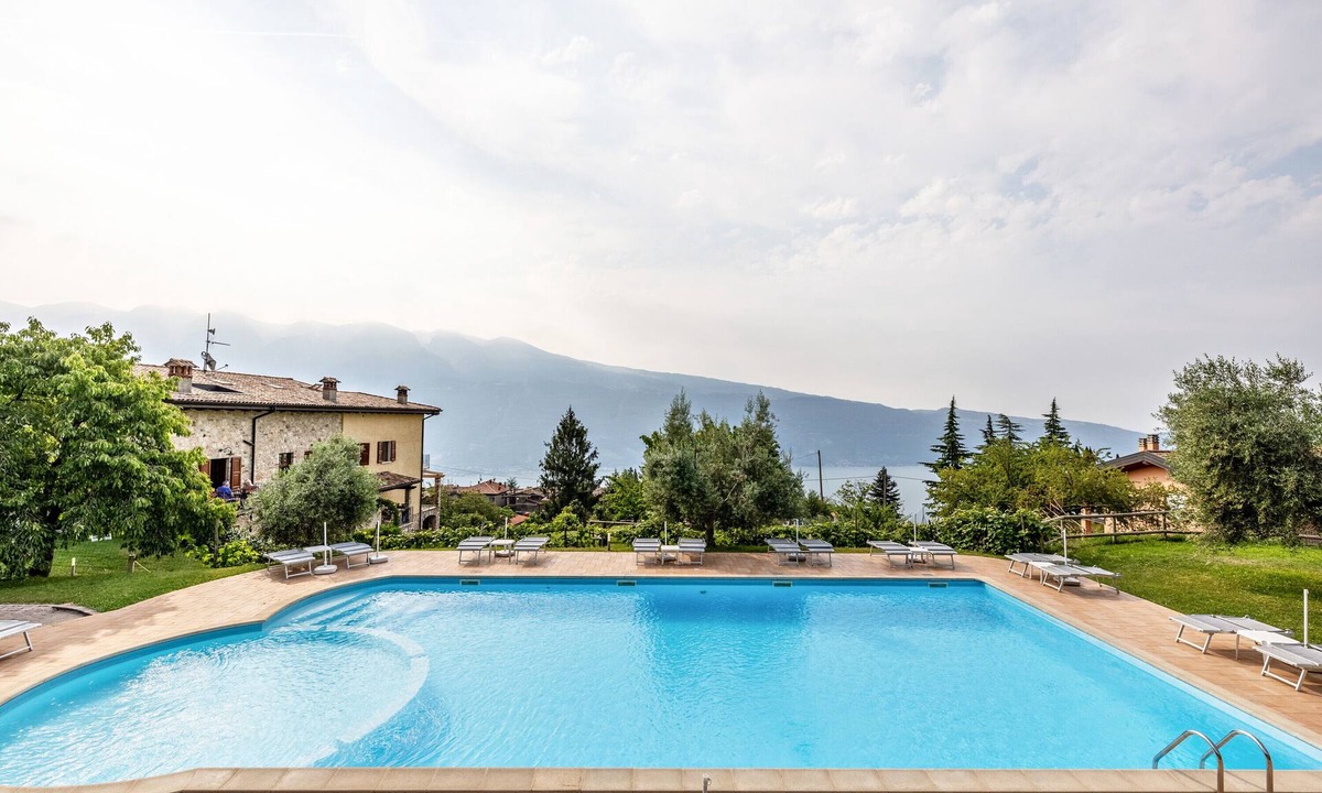 Aer Apartment | Apartment 'Nonna Gina' with Lake View
