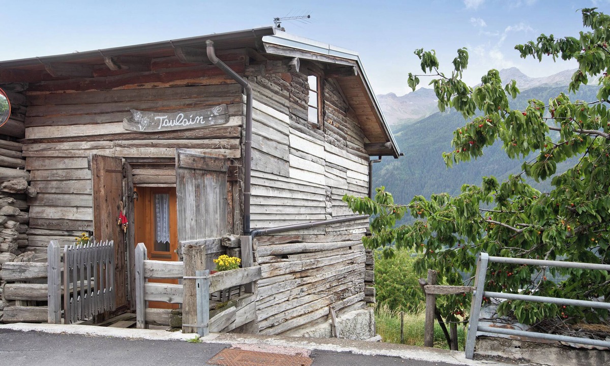 Valdisotto Apartment | Apartment "Taulain Gotrosio" close to Ski Slopes with Open Terrace and Wi-Fi
