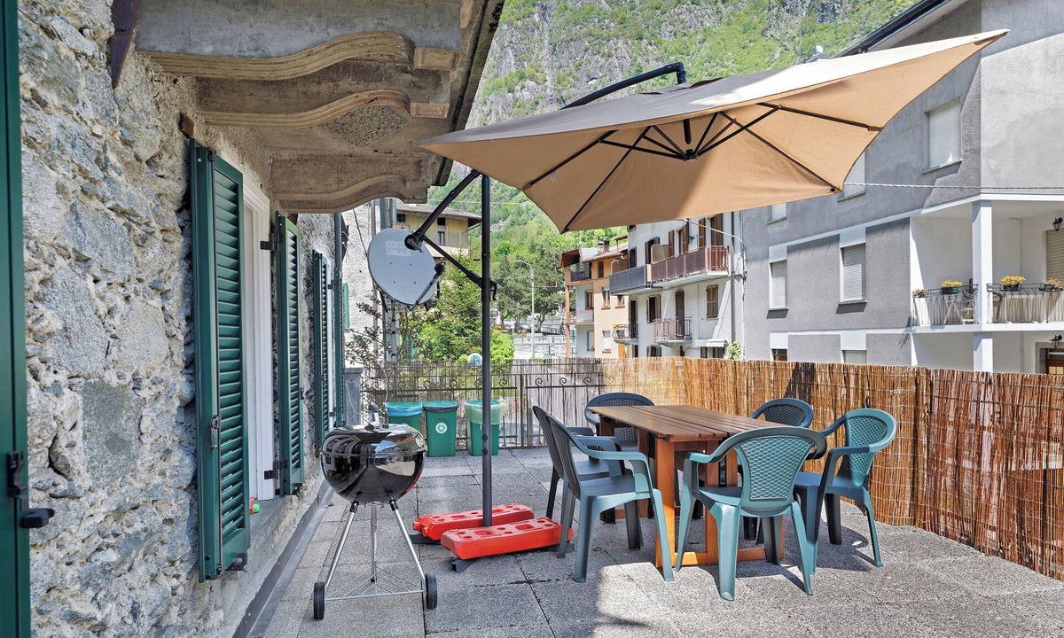 Dazio Apartment | Apartment 'Val Masino' with Mountain View, Private Terrace and Wi-Fi
