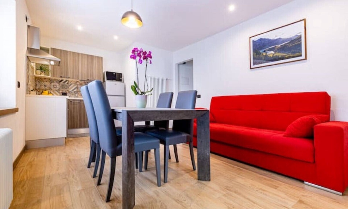 Isolaccia Apartment | Apartment with bike garage, ski area 10mt, near QC Terme Bormio, trekking,biking