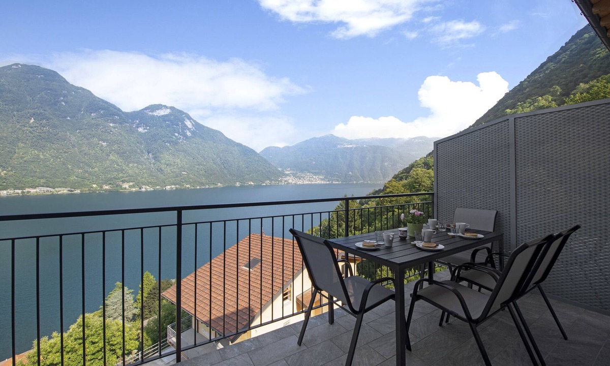 Nesso Apartment | Appartamento 6 Il Tornante with Lake & Mountain Views, Wi-Fi, A/C & Balcony