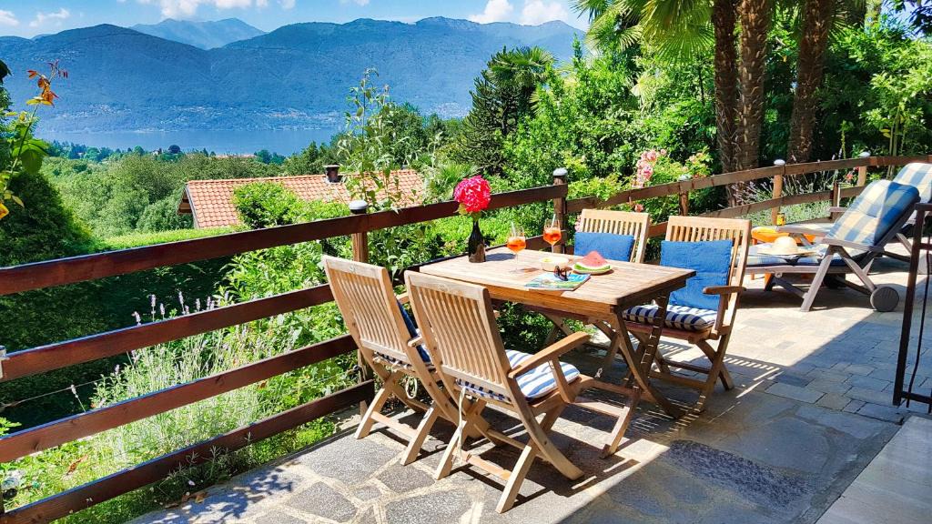 Porto Valtravaglia Apartment | Appartamento delle Palme