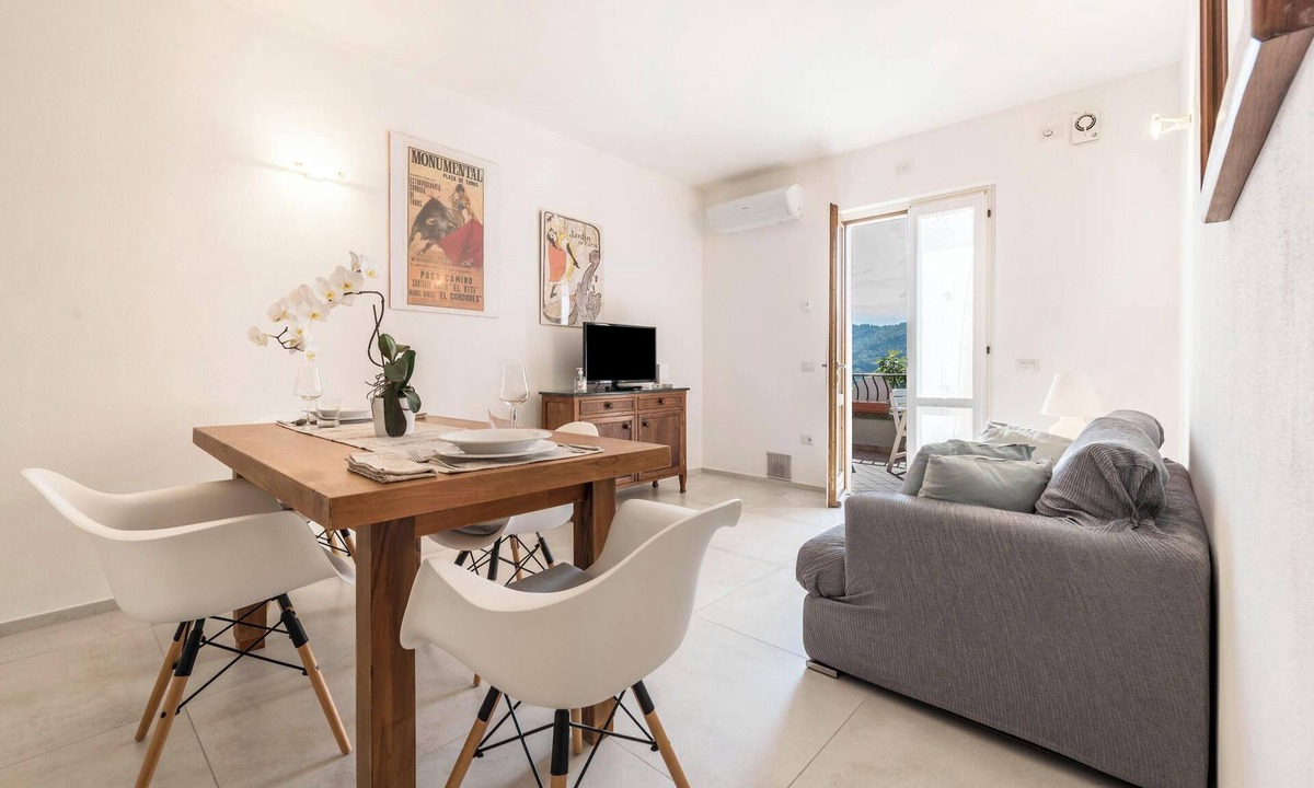 Vesio Apartment | Appartamento "Le Cementine" with Lake View, Mountain View, Wi-Fi, A/C & Terrace