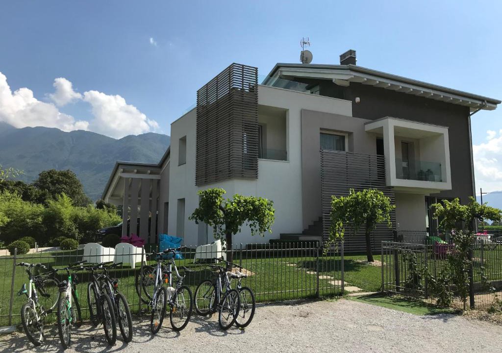 Costa Volpino Bed & Breakfast | Art B&B Design
