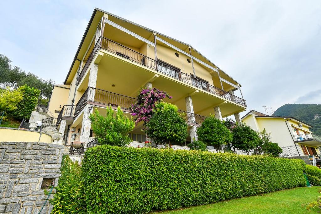 Roe Volciano Bed & Breakfast | B&B LE TERRAZZE SU SALÒ