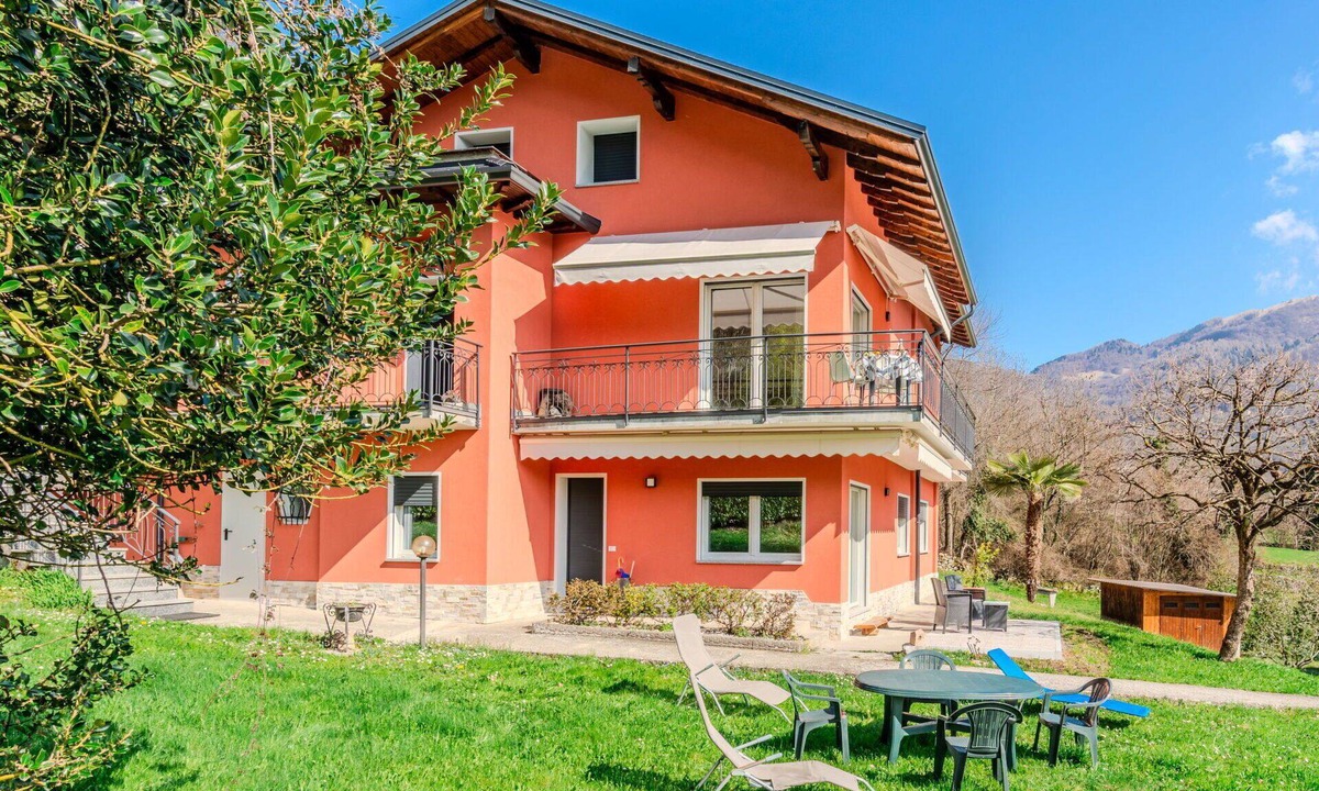 Cerano d'Intelvi Apartment | Beautiful apartment for 6 guests with WIFI, TV and patio