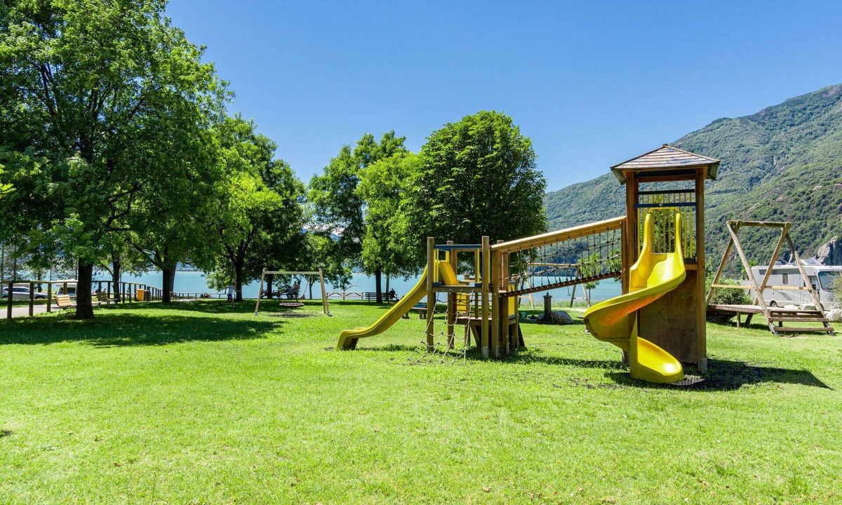 Verceia Apartment | Beautiful apartment for 4 people with WIFI, TV, patio and pets allowed