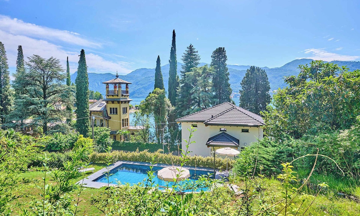 Lierna Villa | Beautiful villa, within walking distance of the lake, with swimming pool and private parking.
