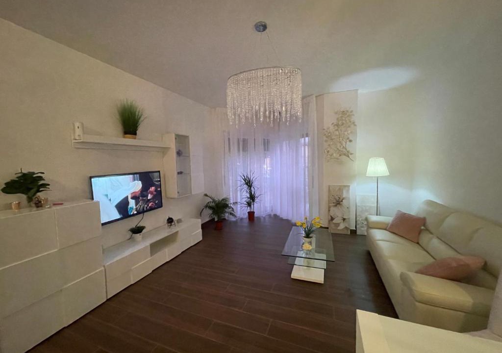 Sesto Calende Apartment | Bellissimo appartamento in centro a Sesto Calende