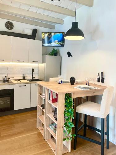 Sesto Calende Apartment | Bnbook Suite Leonardo