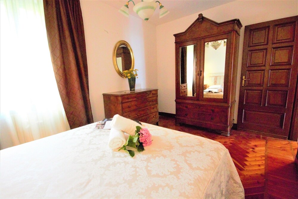 Cremia Apartment | Borgo I - 2 bedrooms apartment - Sleeps 5