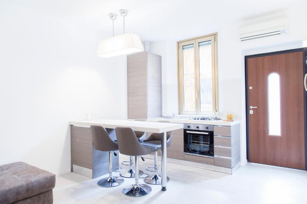 Chinatown Apartment | Brand, new and fully furnished apt