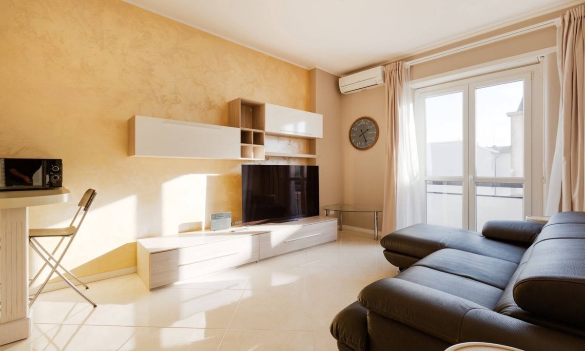 Niguarda Apartment | Bright and cozy 50 sqm apartment, capable of accommodating up to 4 people, located on the fifth floor of a building with an elevator. The accommodation is situated a 15-minute walk from Niguarda Hospital and just a few minutes' walk from Milano Parco Nor