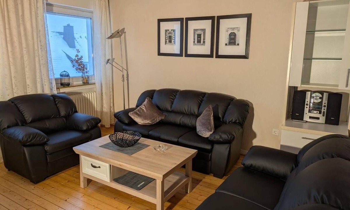 Hallenberg Apartment | Bright apartment (81sqm) with wood-burning stove and balcony with view
