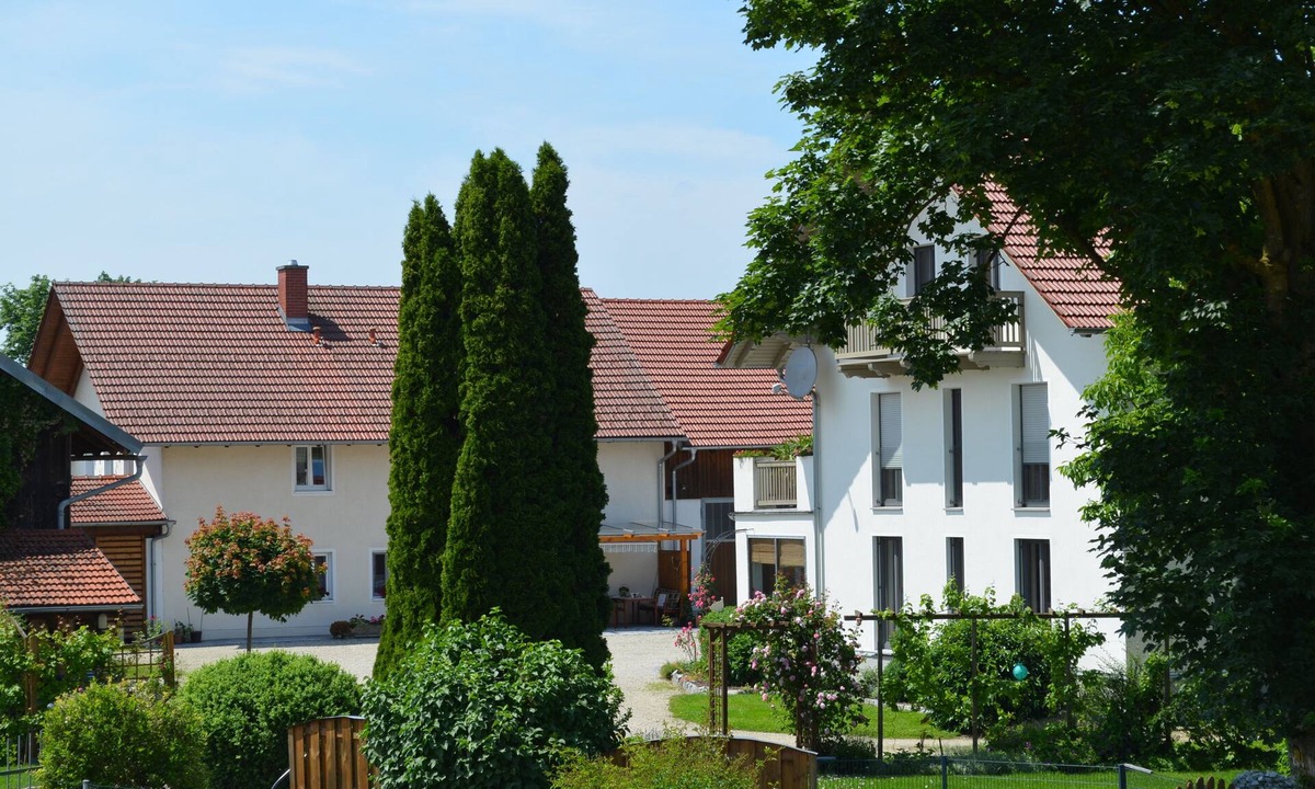 Winzer Apartment | Bright, friendly apartment with private garden, right on the Danube cycle path