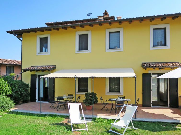 Castana Apartment | Ca' dei Cristina Apartment, Sleeps 3 with Pool and Free WiFi