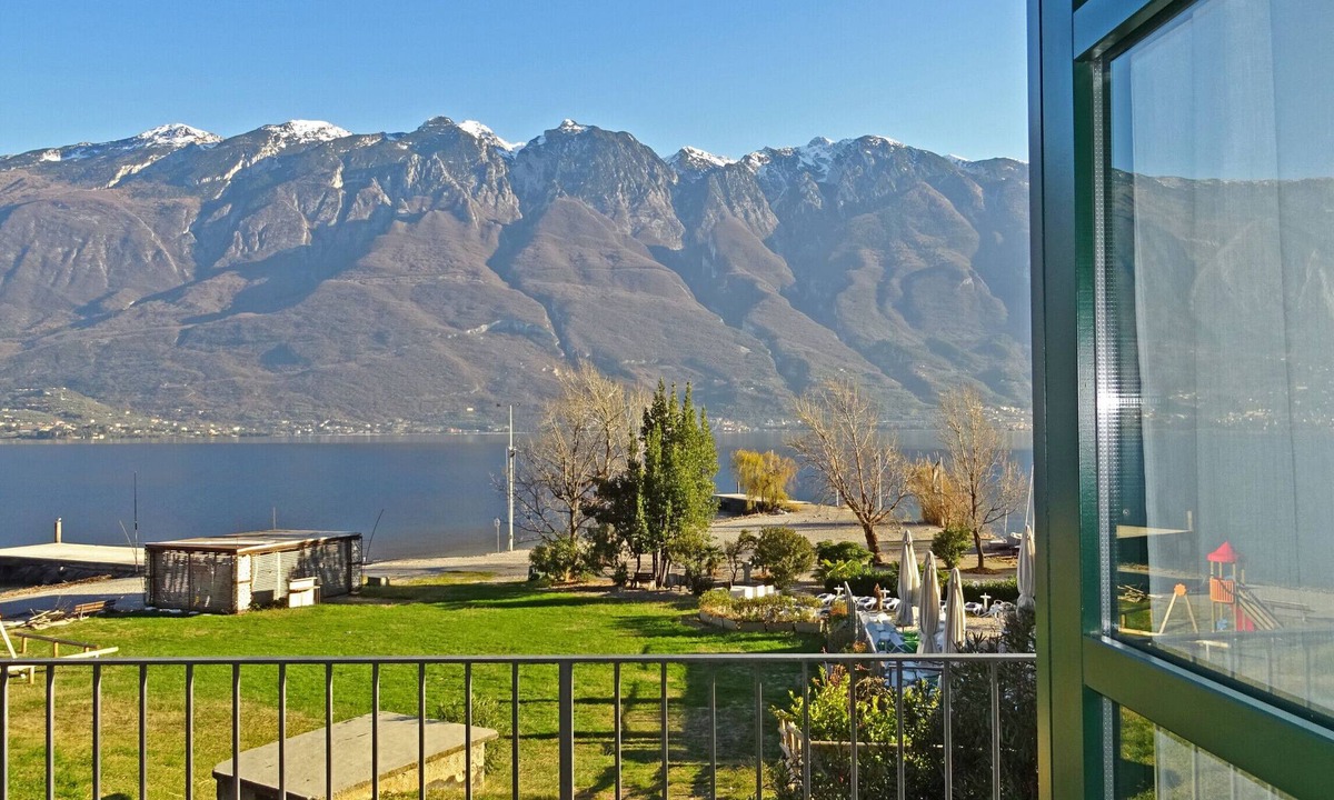 Campione del Garda Apartment | Campione Splendid View beach front